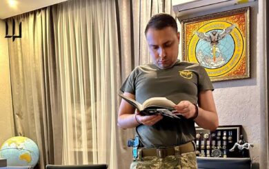 Буданов показал книги, которые планирует прочесть: благодарность украинским литераторам за вдохновение