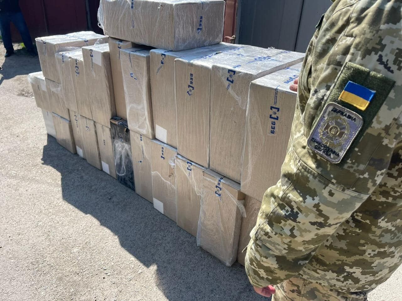 Детективы БЭБ в Одесской области разоблачили схему незаконного распространения сигарет