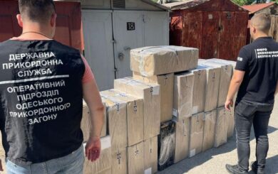 Детективи БЕБ на Одещині викрили схему незаконного розповсюдження сигарет