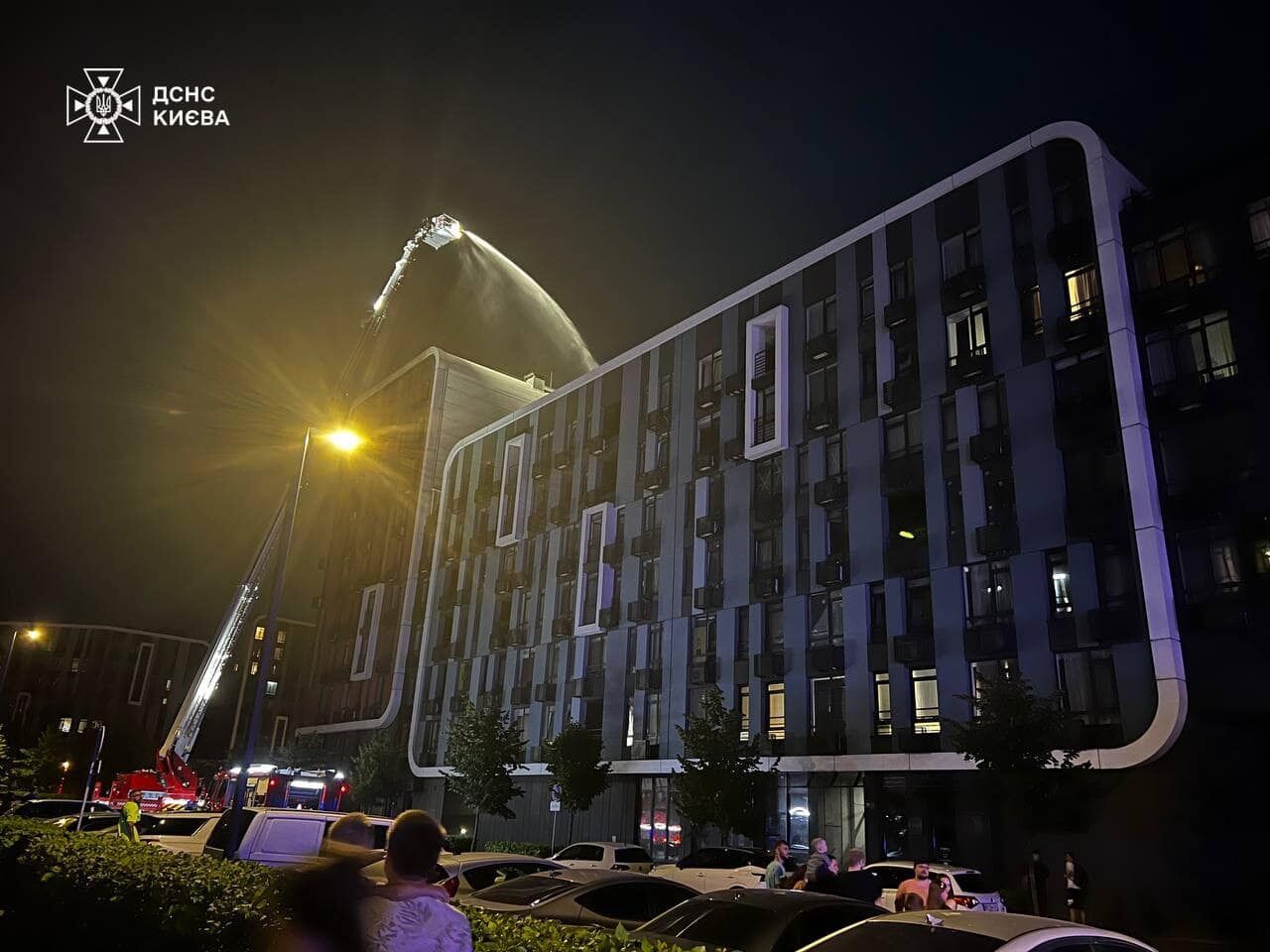 Пожар в Голосеевском районе Киева: загорелся утеплитель в многоэтажке (фото, видео)
