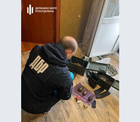 У Покровську правоохоронець торгував трофейною зброєю — викрили канал продажу