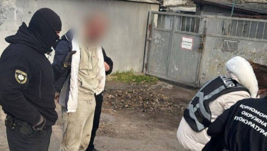 Одесит вимагав 25 тисяч доларів за ”допомогу” з оформленням непридатності до служби