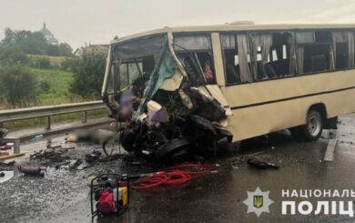 Зіткнення автобуса і автопоїзда на Львівщині: четверо загиблих та семеро травмованих