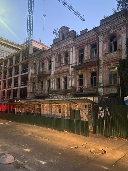 У Києві знесли історичну будівлю кінця XIX століття, на місці якої хотуть збудувати нове ЖК