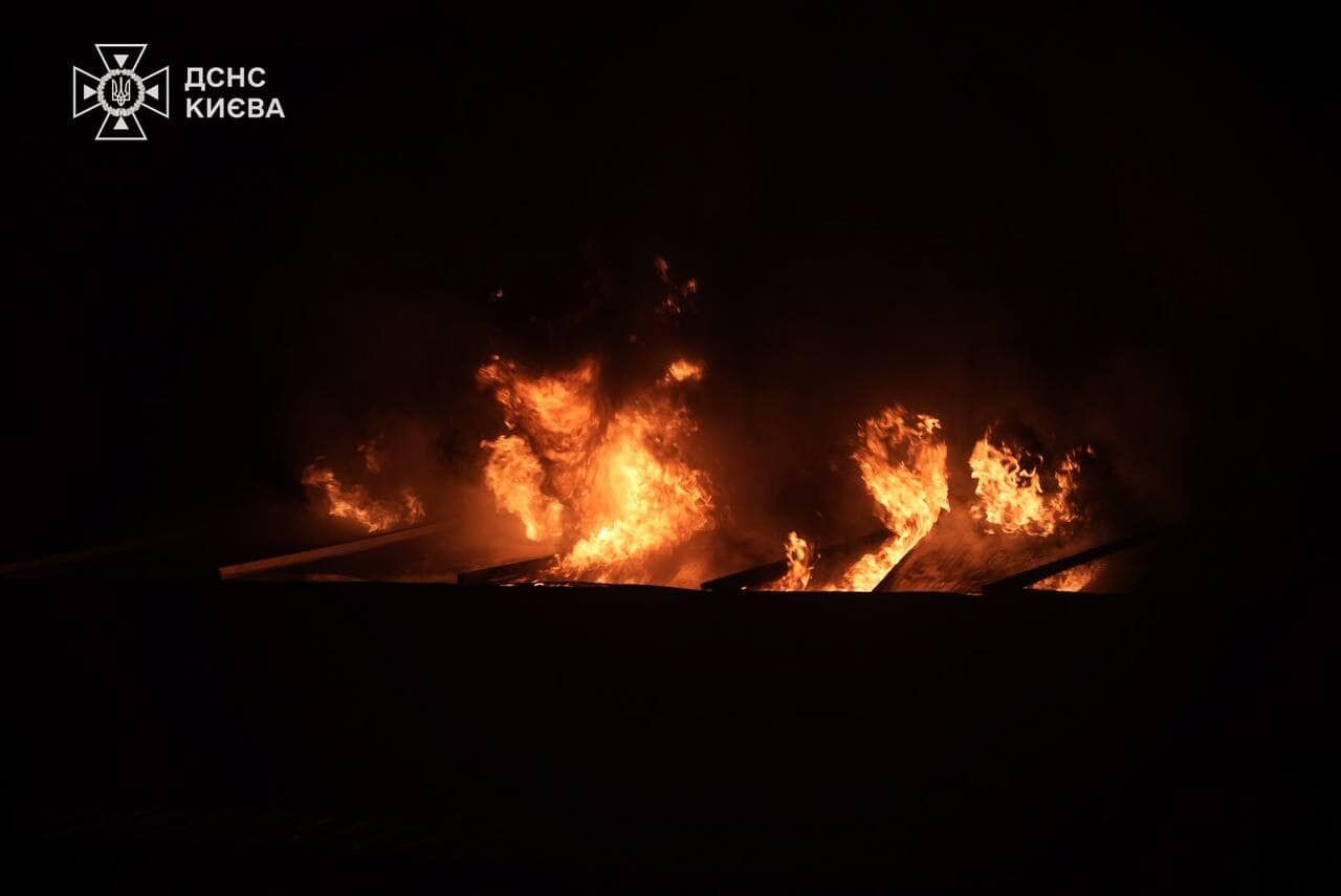 Мощный пожар в супермаркете ''Сильпо'': спасатели ликвидировали возгорание (фото)