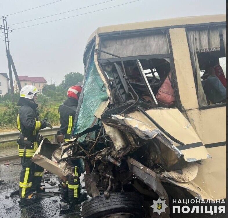 Зіткнення автобуса і автопоїзда на Львівщині: четверо загиблих та семеро травмованих