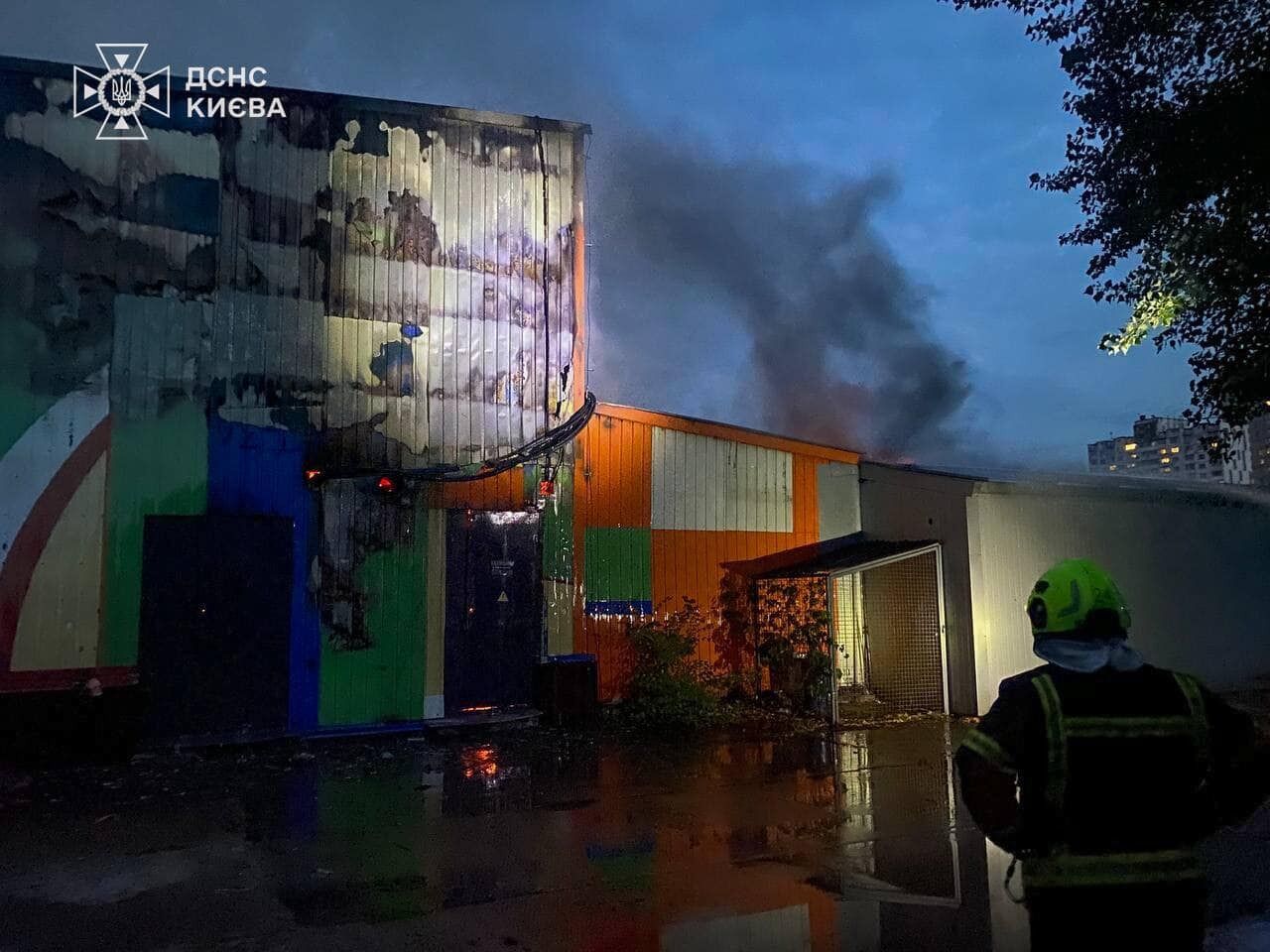 Мощный пожар в супермаркете ''Сильпо'': спасатели ликвидировали возгорание (фото)