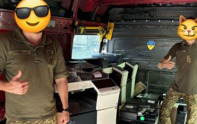 Команда БФ »Батальон Волонтер» передала многофункциональные устройства спецназовцам из »Омеги»