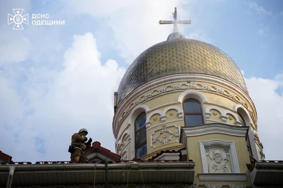 В Одесской области молния попала в здание монастыря УПЦ МП (фото, видео)
