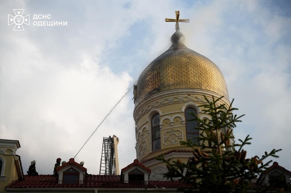 В Одесской области молния попала в здание монастыря УПЦ МП (фото, видео)