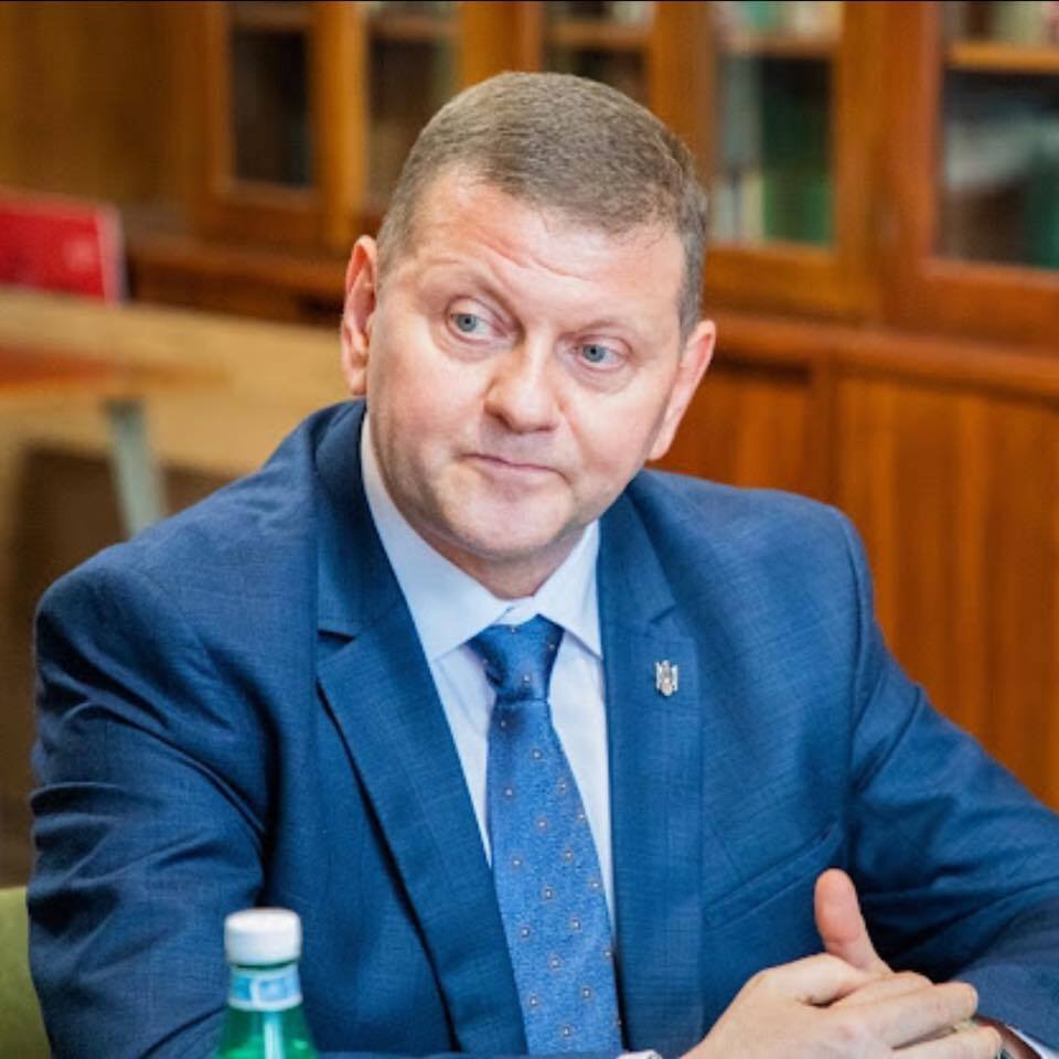 ''Моложе и красивее'': Валерий Залужный поразил поклонников новым видом