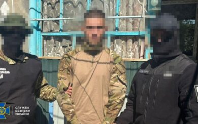 Зливав позиції та шукав зрадників: СБУ затримала російського агента в морпіхах