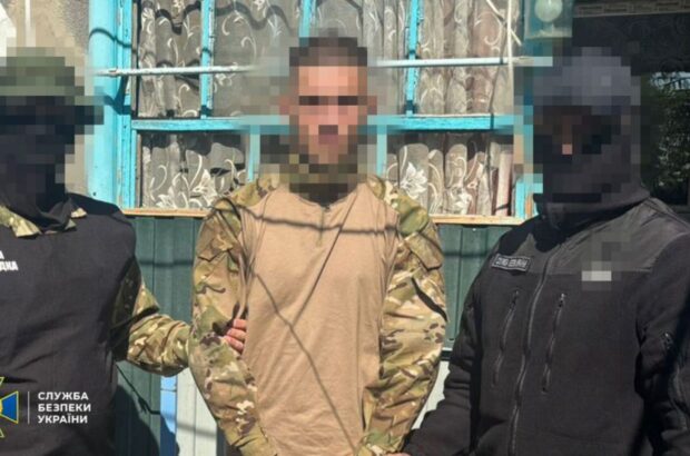 Сливал позиции и искал предателей: СБУ задержала российского агента в морпехах