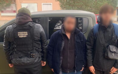 Заблукали в Карпатах: прикордонники затримали двох ”туристів”
