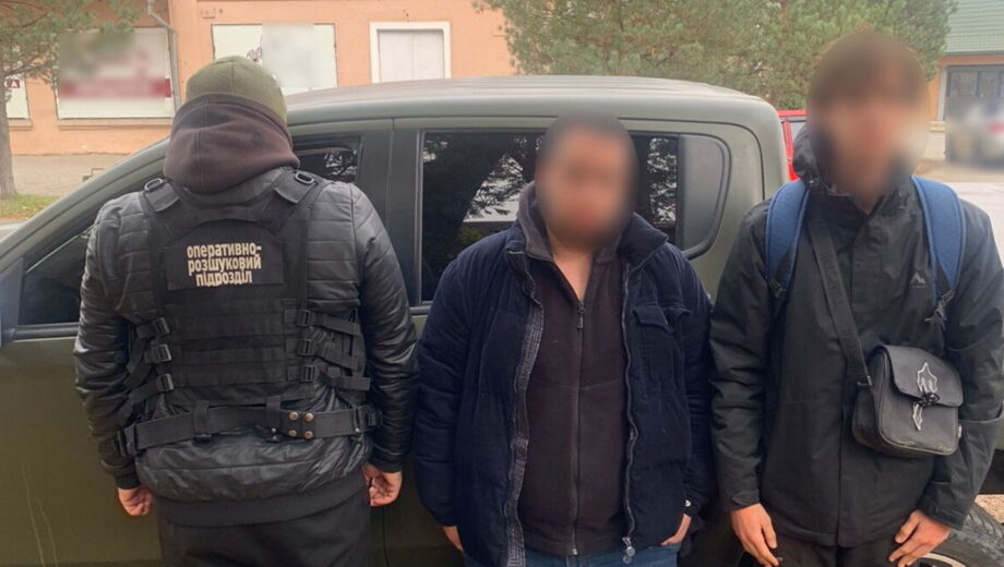 Заблукали в Карпатах: прикордонники затримали двох ”туристів”