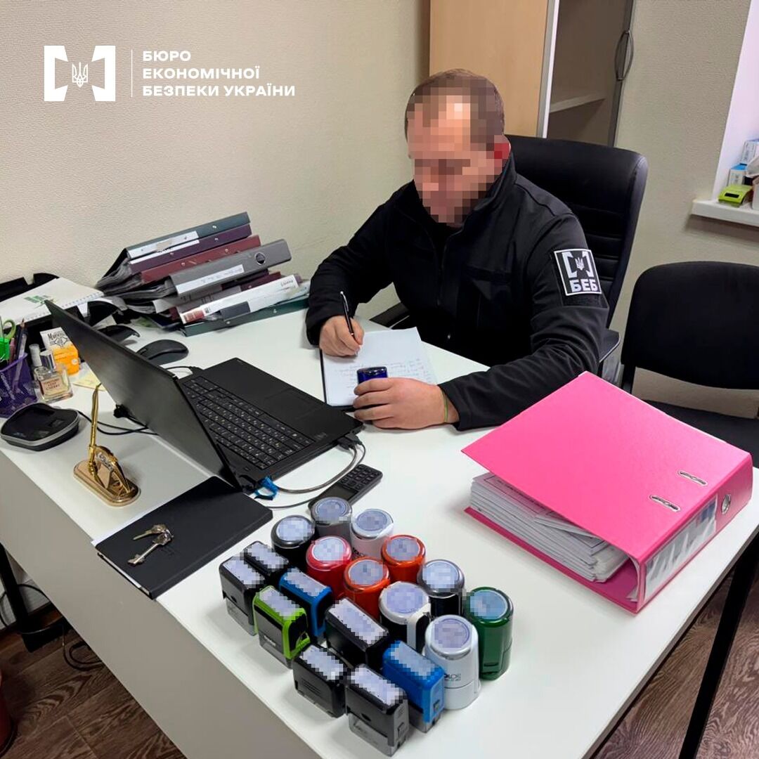 Викрито злочинну мережу кол-центрів, які ошукали понад 500 українців