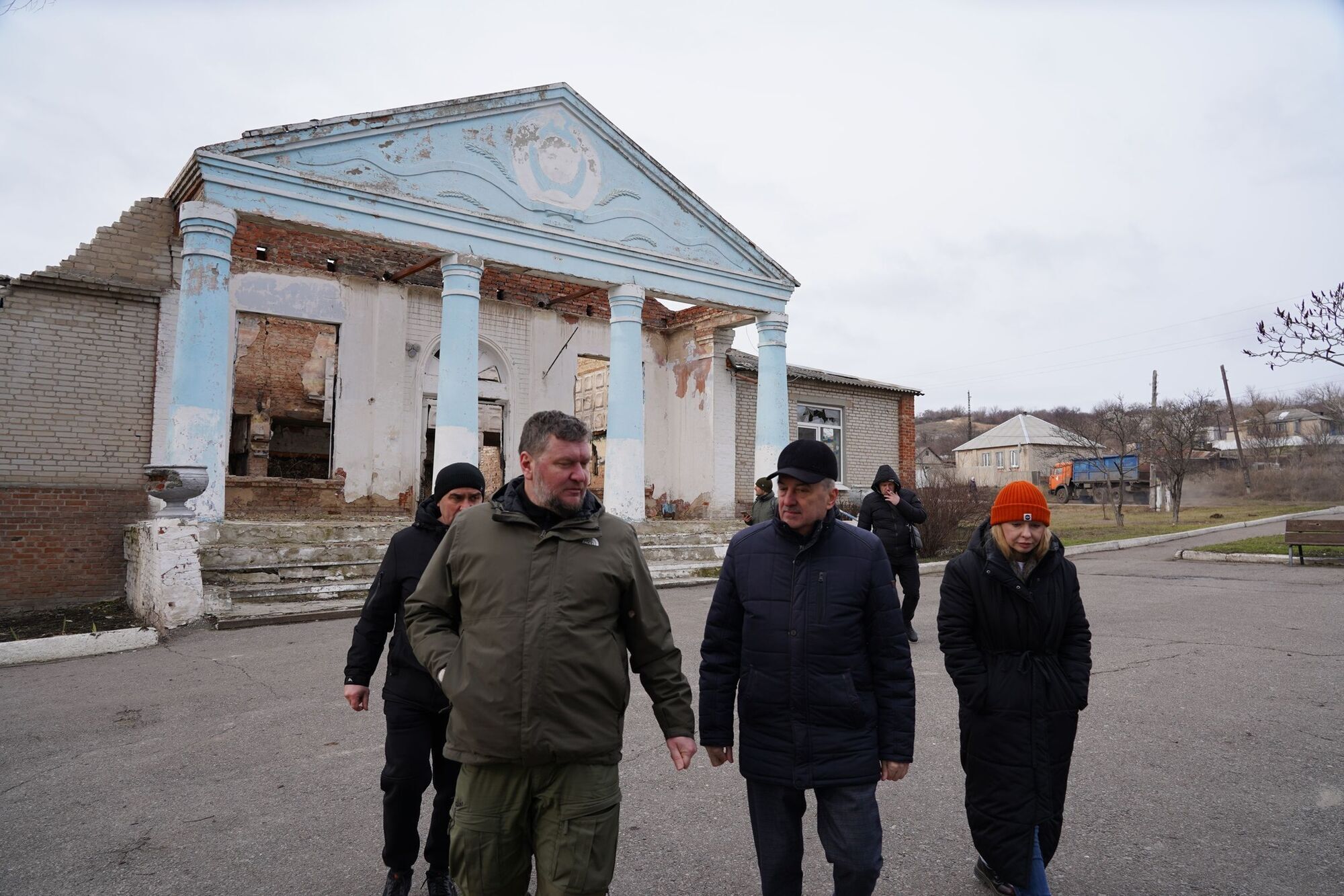 Участники проекта взаимопомощи общин увидели масштабы разрушений Святогорска
