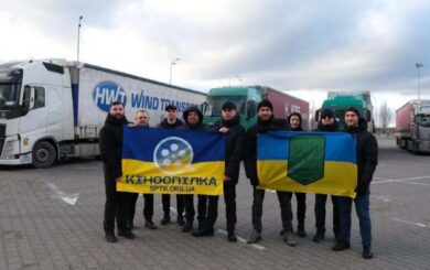 Благотворители доставили на фронт 100 тонн антидроновых сеток для ВСУ