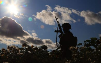 После тюрьмы – на фронт: кого из осужденных принимают защищать Украину