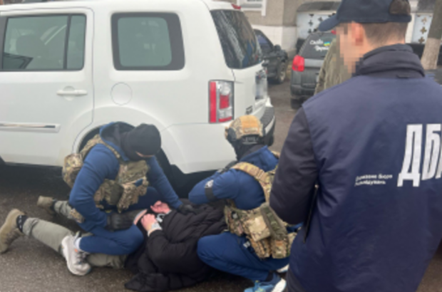 Очільник Вінницької прокуратури та заступник голови РДА вимагали хабар від керівника держпдприємства