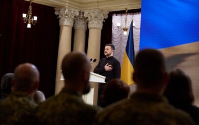 Зеленський розсмішив лауреатів Шевченківської премії, згадавши свій костюм