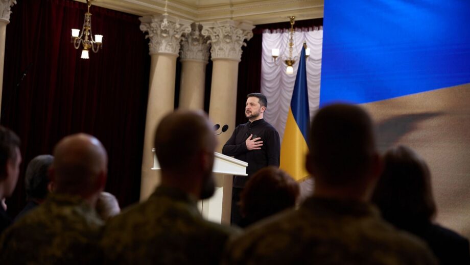 Зеленський розсмішив лауреатів Шевченківської премії, згадавши свій костюм