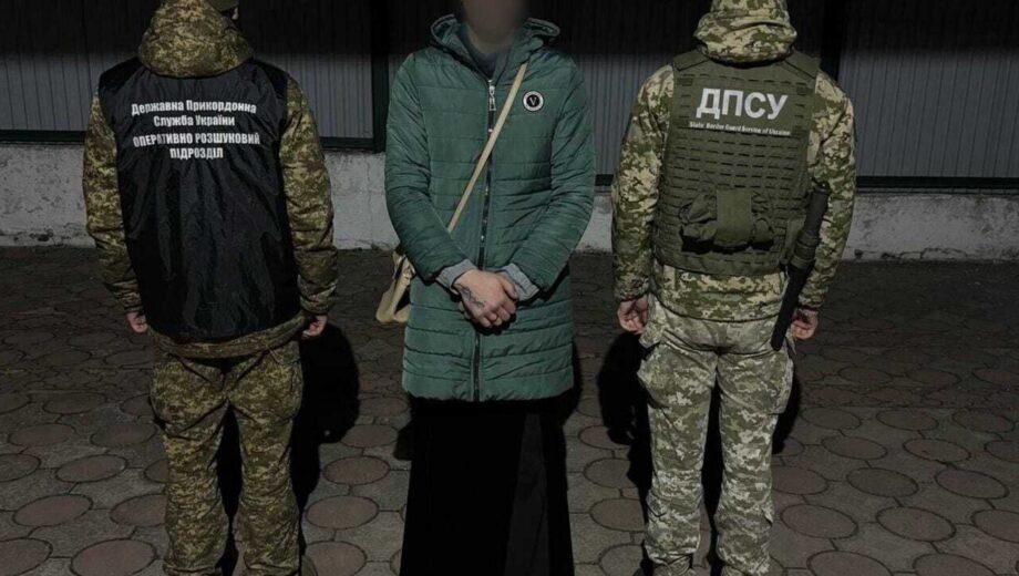Мужчина в юбке и с макияжем пытался пересечь границу с Румынией