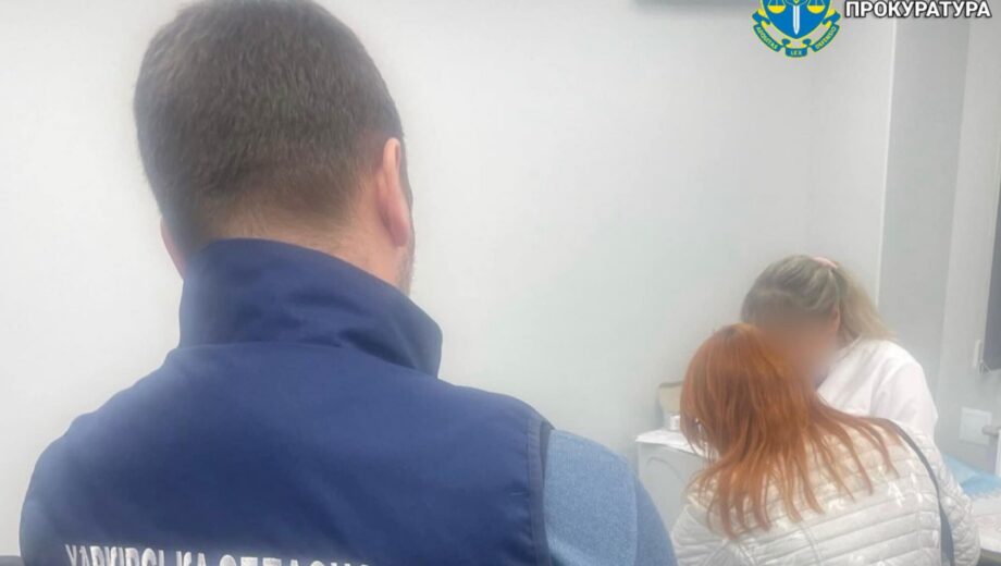 Фиктивное отцовство ради отсрочки: в Харькове задержала женщина, которая хотела »спасти» сына от армии