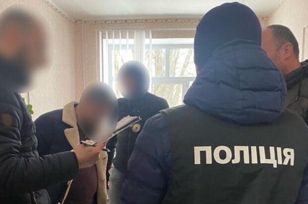 Взятка за »специальный» диагноз: в Сумской области разоблачили врача