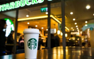 Скандал у Starbucks: новий директор використовує корпоративний літак для поїздок на роботу