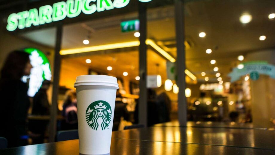 Скандал у Starbucks: новий директор використовує корпоративний літак для поїздок на роботу