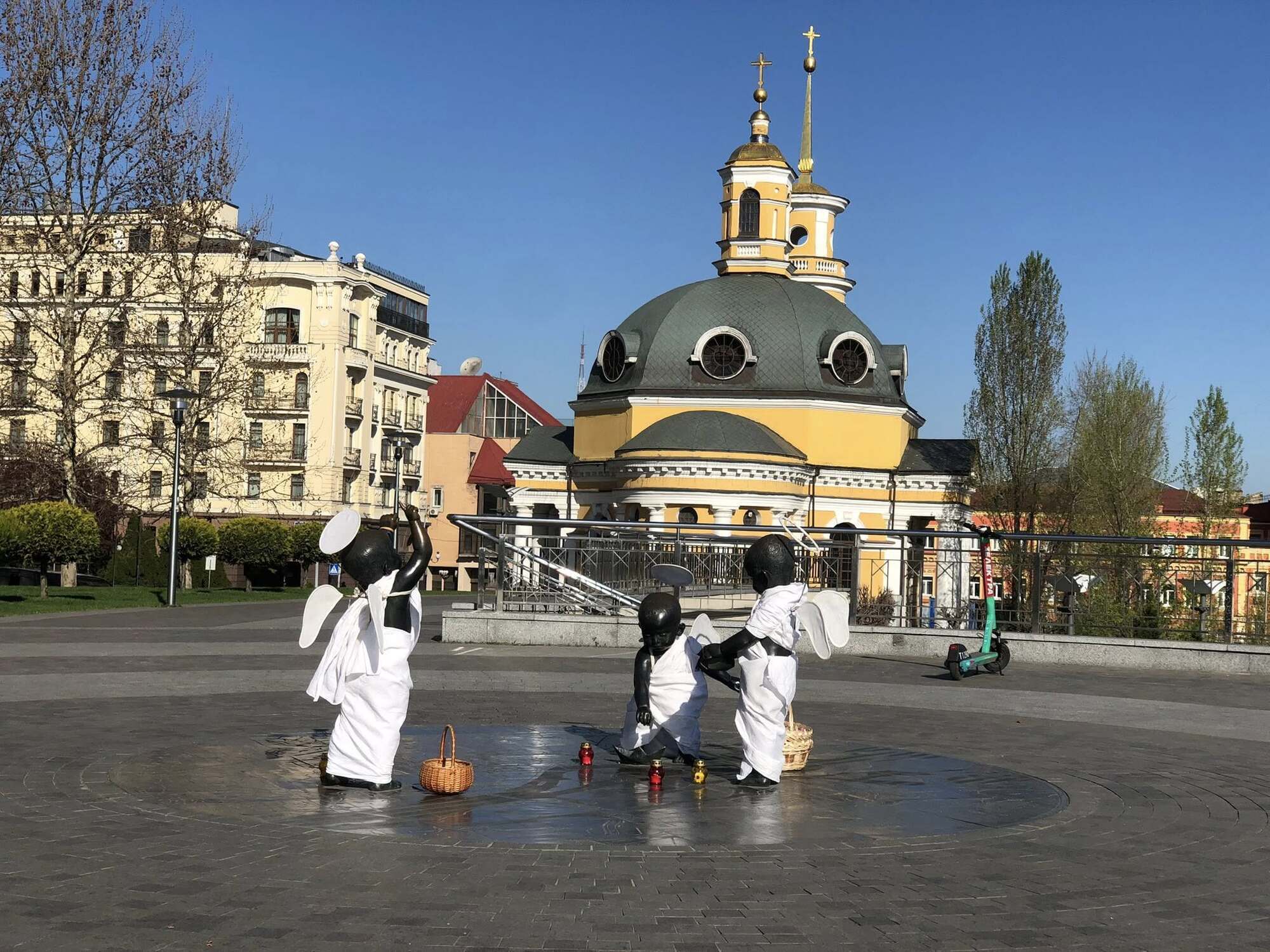 Пасхальное перевоплощение основателей Киева на Почтовой площади