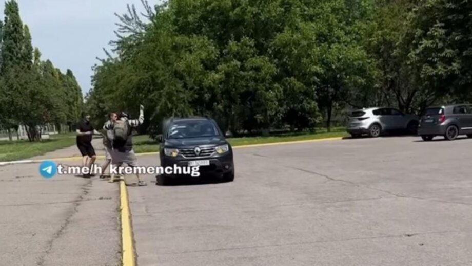 У Кременчуці невідомі розтрощили авто військових ТЦК(фото)