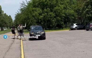 В Кременчуге неизвестные разбили авто военных ТЦК(фото)