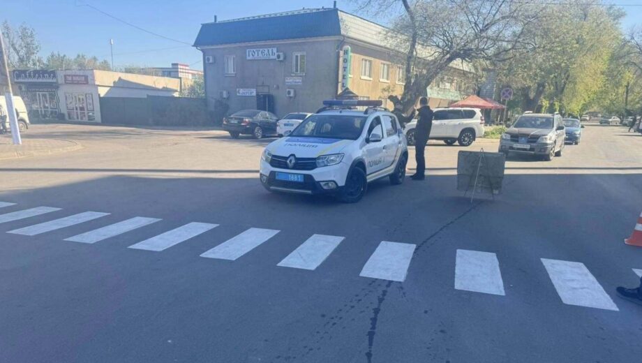 В ТЦК объяснили, почему мужчину, чью дочь сбила полицейская, на следующий день доставили в военкомат.
