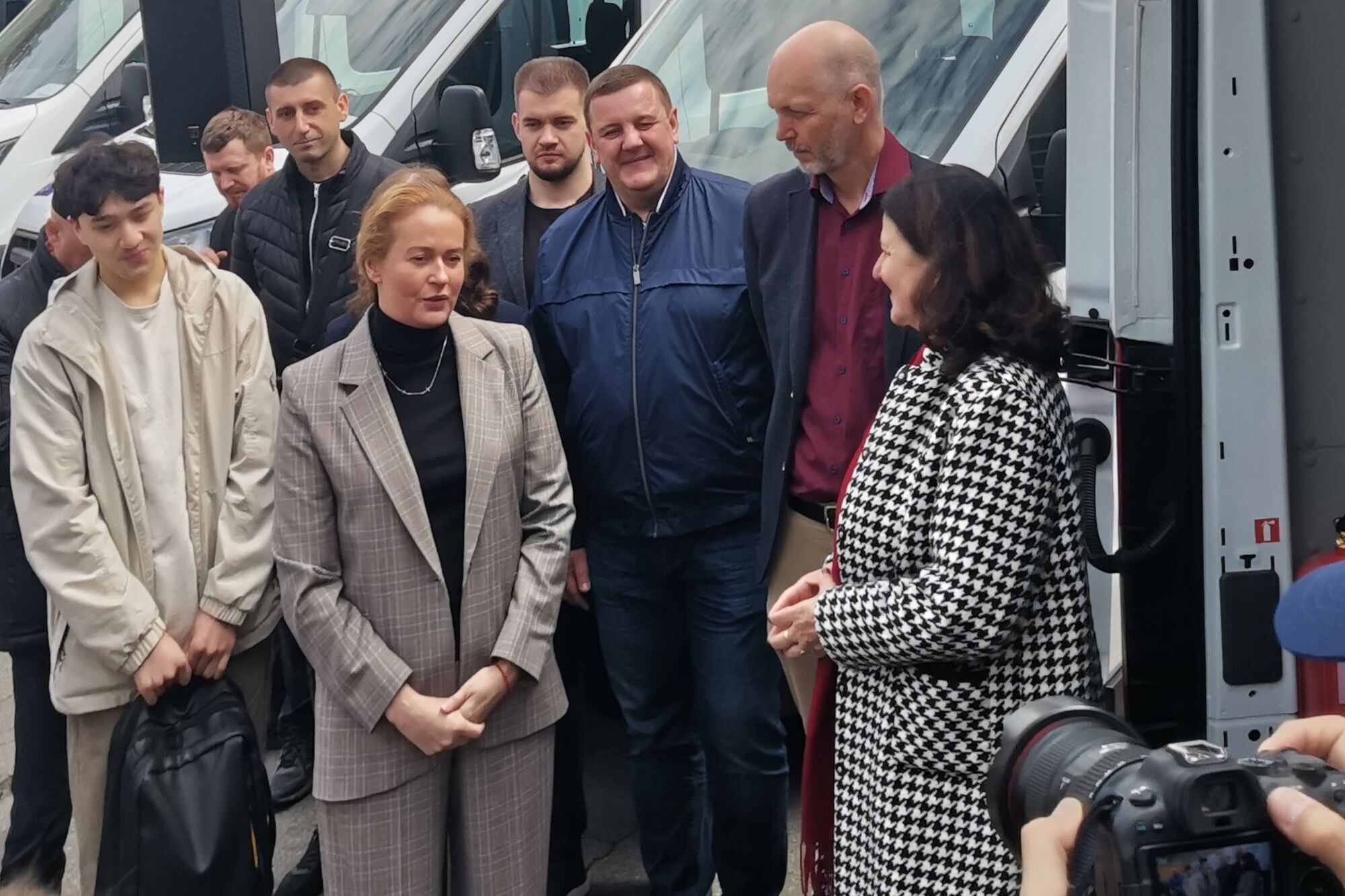 ЄС передав ДМС спеціалізовані мікроавтобуси для покращення управління міграцією