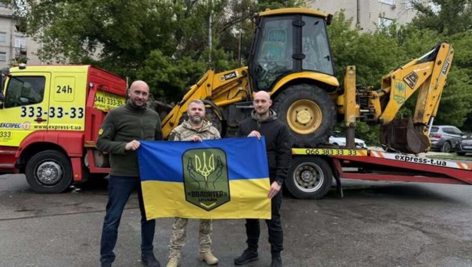 Экскаватор поможет укрепить фронт 46 бригады: »Батальон Волонтер» передал технику на передовую