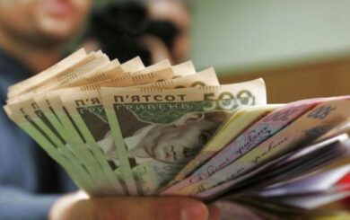 Через дефіцит кадрів середня зарплата в Україні зросла на понад 23%