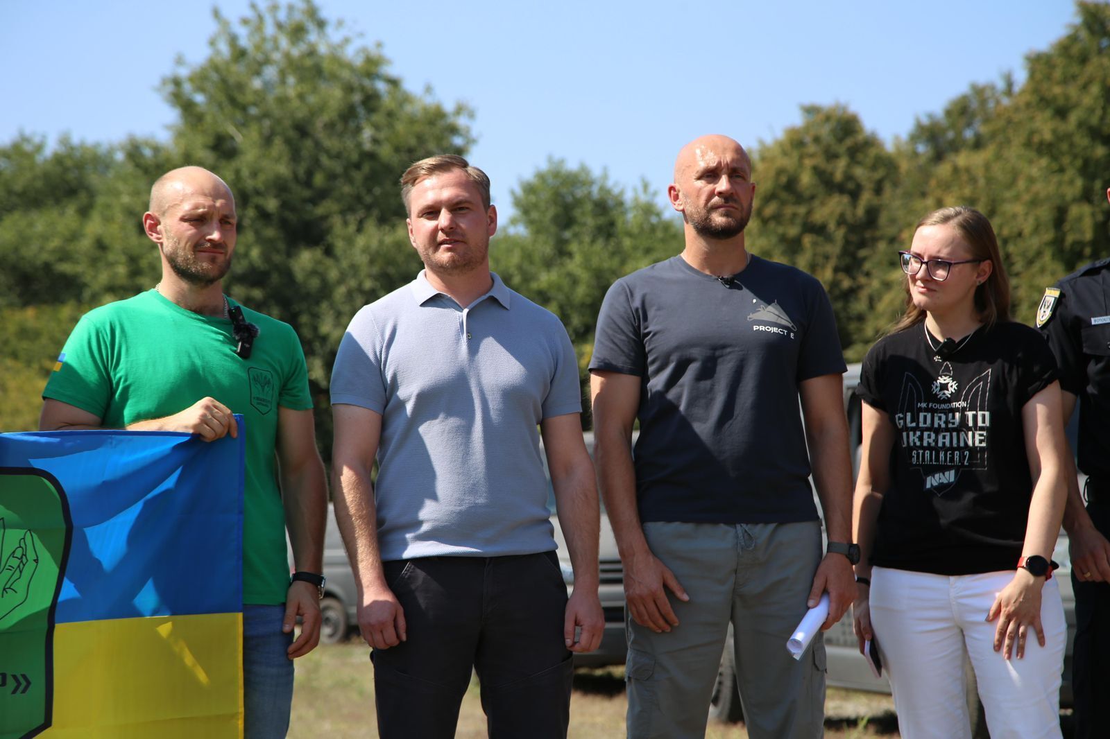 MK Foundation і БФ ''Батальйон Волонтер'', до складу якого входять багато стопкорівців, передали у військо 50 вантажних бусів Volkswagen Transporter