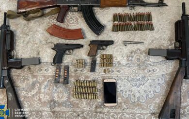 СБУ и Нацполиция разоблачили схему подпольной продажи »трофейного» оружия в Украине