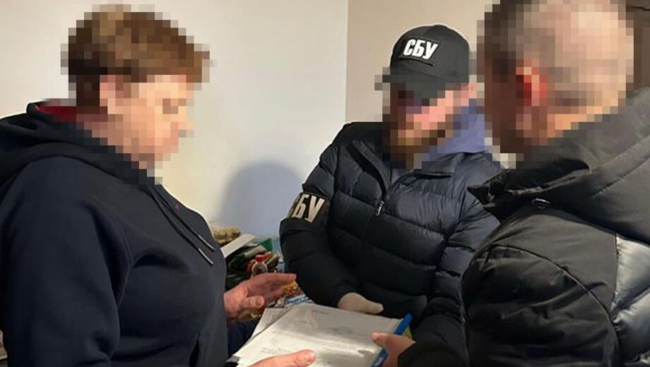Отдала оккупантам 24 »скорых» для депортации украинских детей в рф: СБУ задержала чиновницу-предательницу
