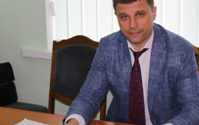 Живе без власного майна, але з мільйонами у готівці: декларація аналітика БЕБ
