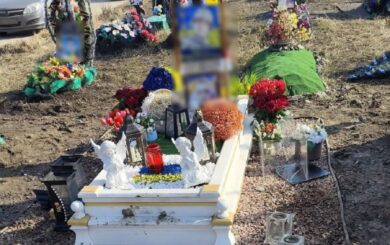 В Сумах вандалы осквернили могилу военного: полиция расследует преступление