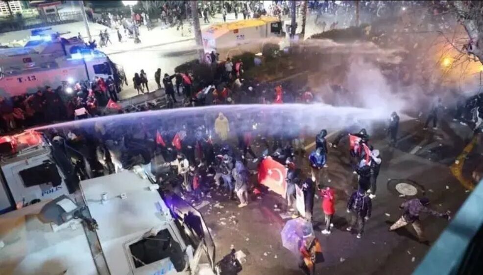 Туреччину охопили наймасовіші протести проти Ердогана: 2,2 мільйона людей на вулицях