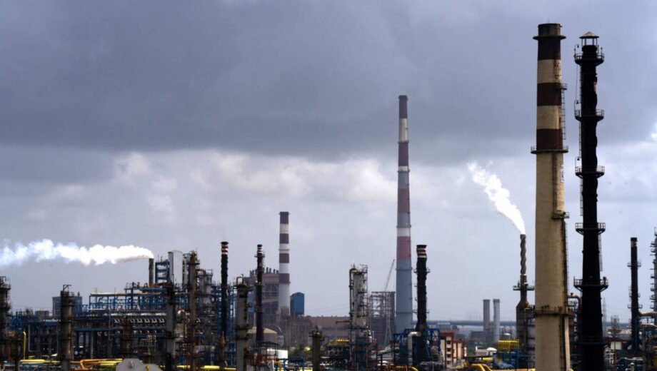 Reliance возвращается к российской нефти после паузы из-за санкций США – Bloomberg