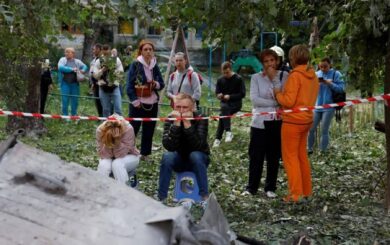 Под завалами многоэтажки нашли тело парня, которого ждали родители