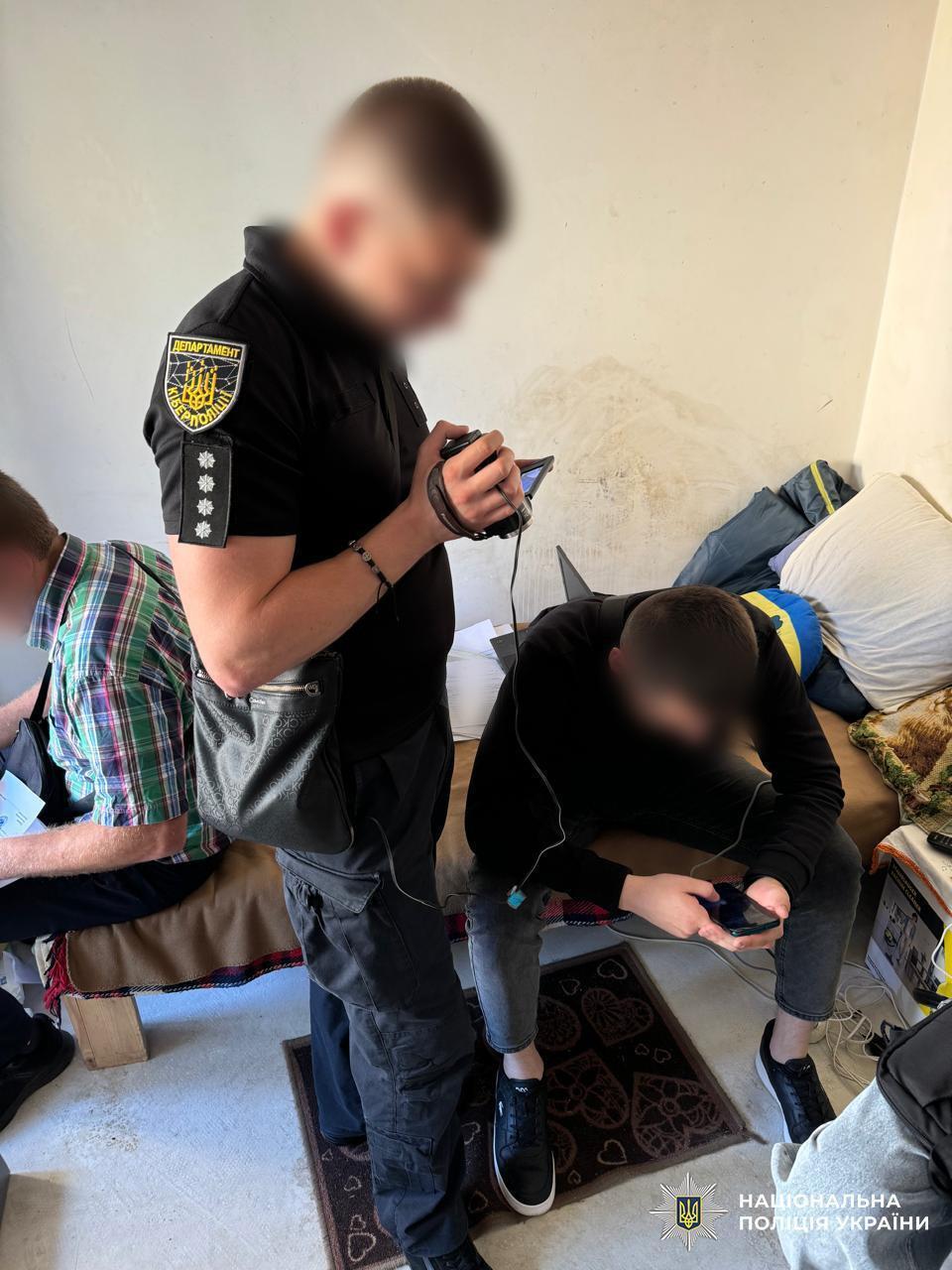 Обіцяв дрони та авто для ЗСУ, а витратив на себе: керівника БФ підозрюють у шахрайстві