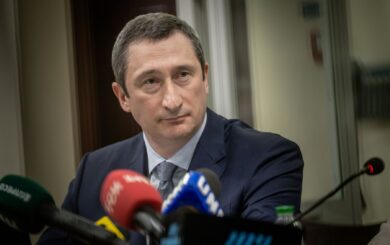 Министра Чернышева, подозреваемого в коррупции, оставили в должности