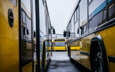 В Киеве ограничили движение по Южному мосту во время тревоги: как будут курсировать автобусы