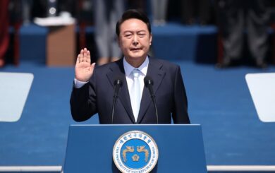 Президент Південної Кореї оголосив воєнний стан через конфлікт із опозицією